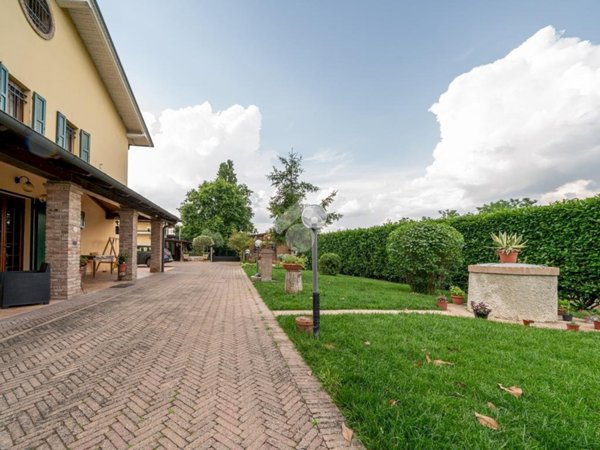 casa indipendente in vendita a Modena in zona San Faustino