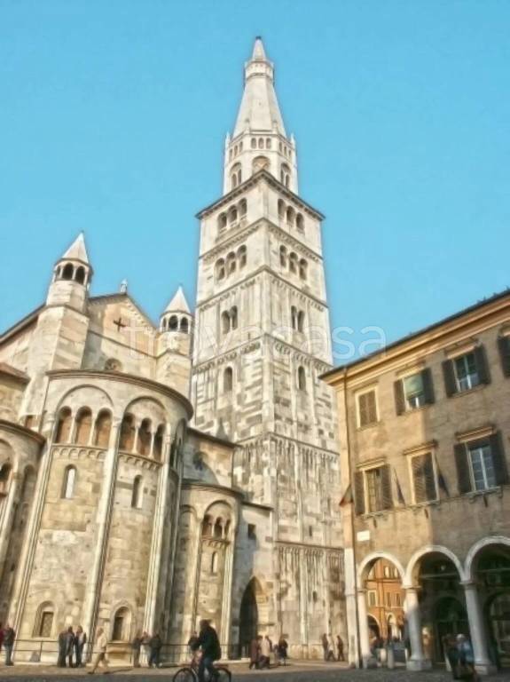 ufficio in vendita a Modena in zona Centro Storico