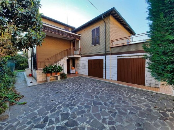 casa indipendente in vendita a Modena in zona Crocetta