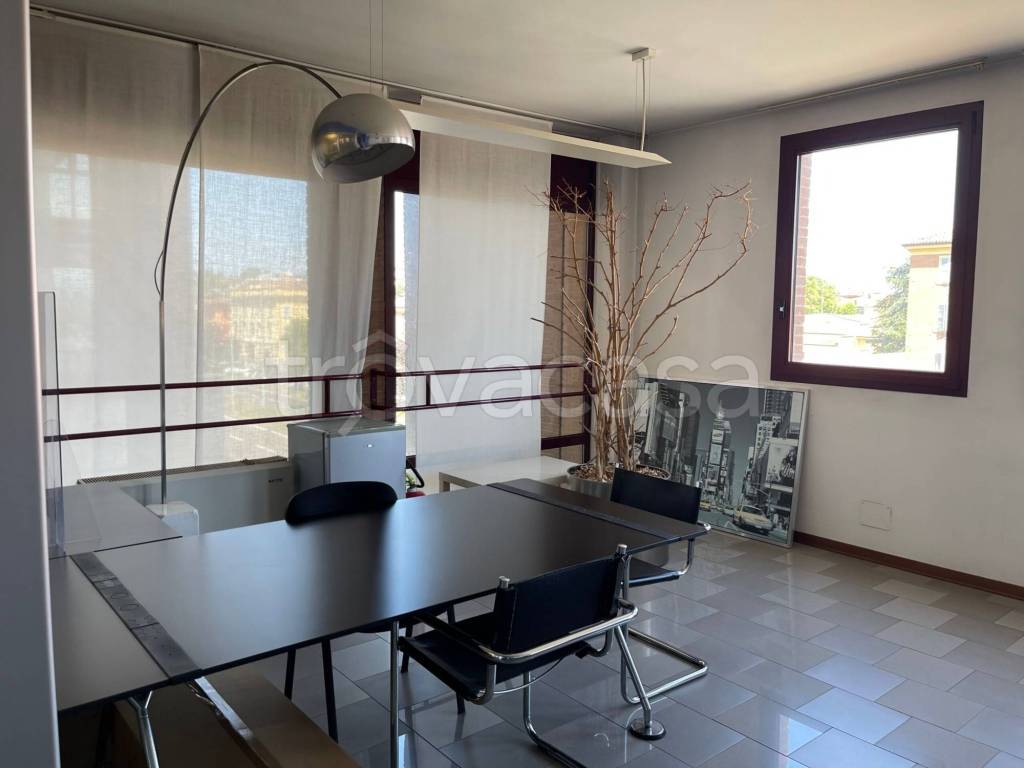 ufficio in vendita a Modena in zona San Cataldo