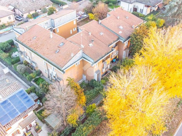 casa indipendente in vendita a Modena in zona Lesignana