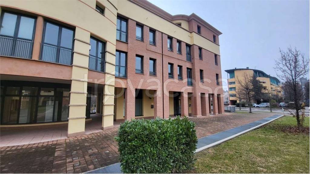 ufficio in vendita a Modena in zona San Faustino