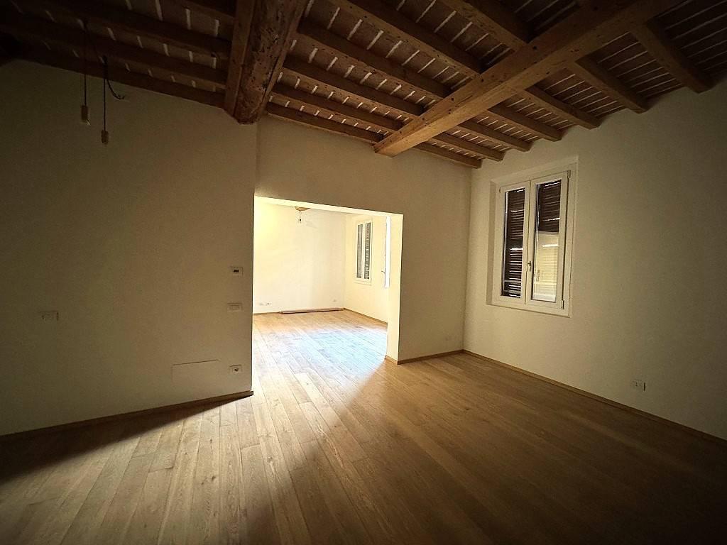 appartamento in vendita a Modena in zona Centro Storico