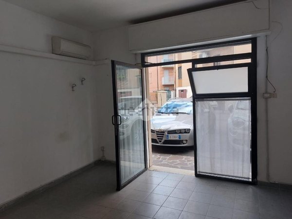 negozio in vendita a Modena in zona San Faustino