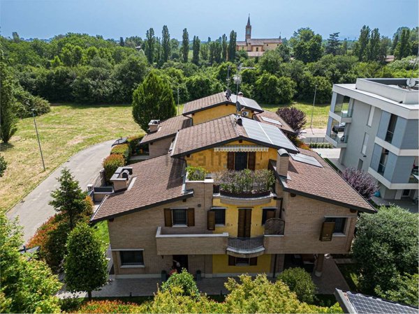 casa indipendente in vendita a Modena in zona Saliceta San Giuliano