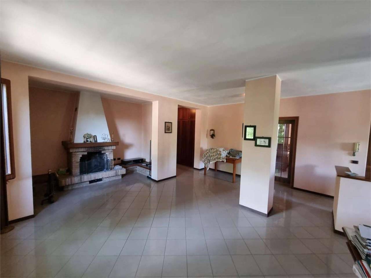casa indipendente in vendita a Modena in zona Lesignana