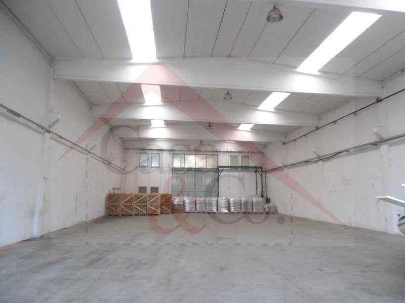 locale commerciale in vendita a Modena in zona Crocetta