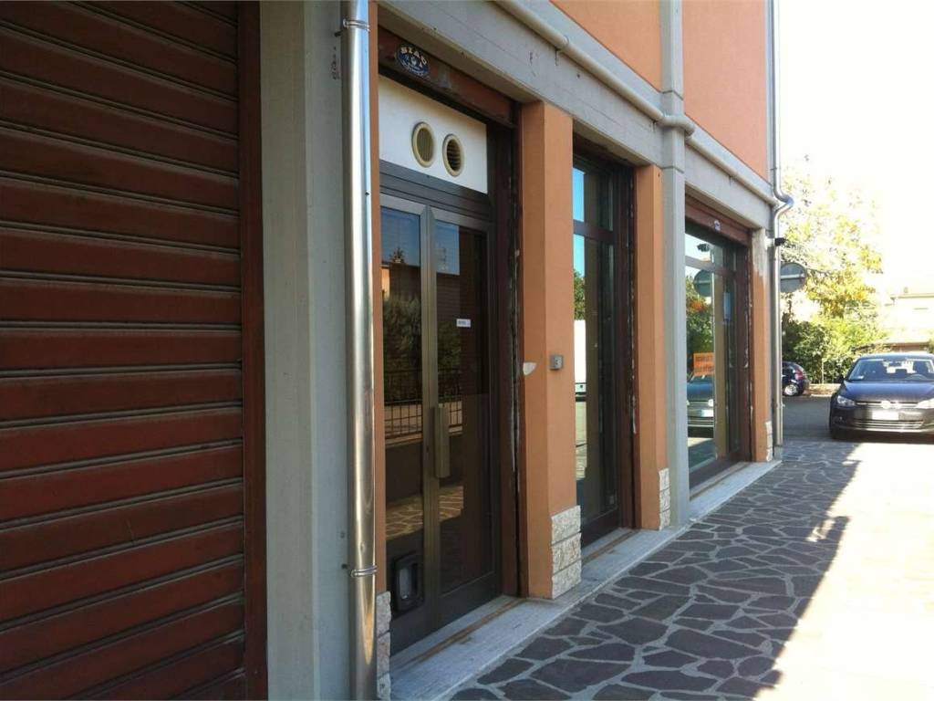 ufficio in vendita a Modena in zona Villanova
