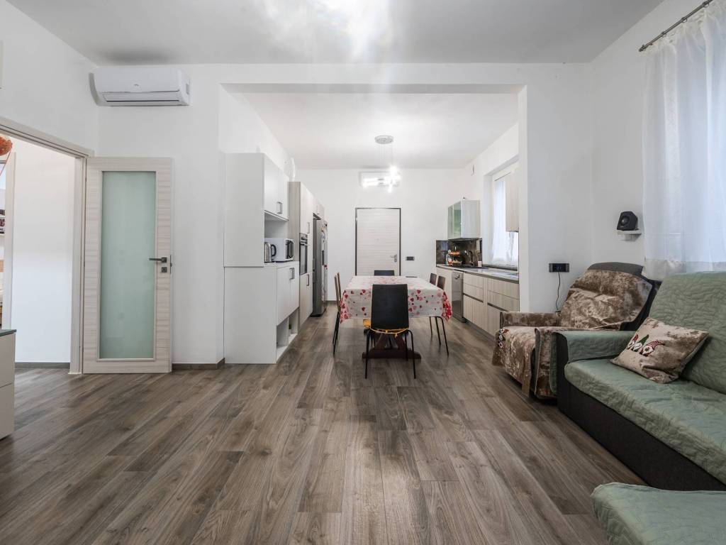 casa indipendente in vendita a Modena in zona Lesignana
