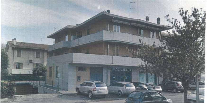 negozio in vendita a Modena in zona Madonnina / Quattro Ville
