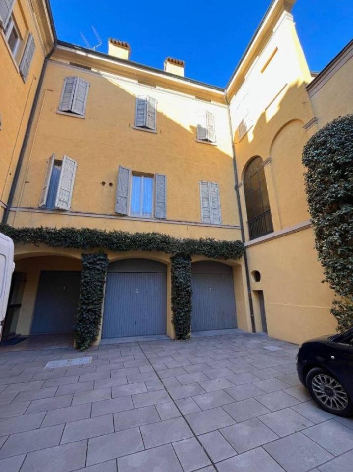 appartamento in vendita a Modena in zona Centro Storico