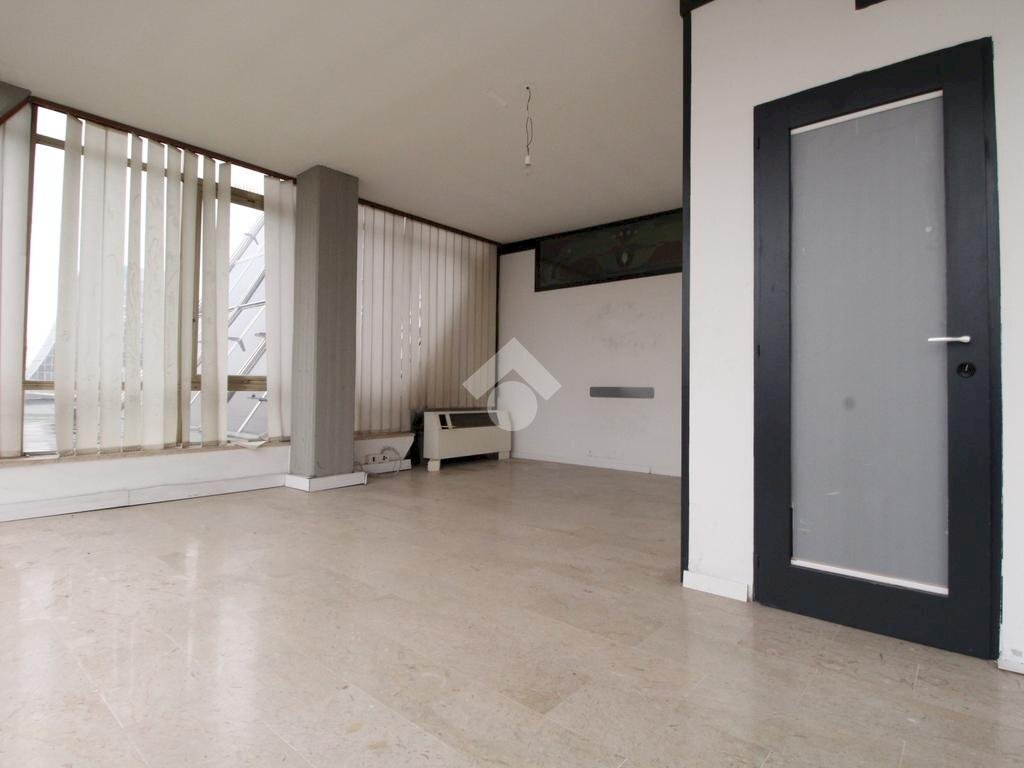 ufficio in vendita a Modena in zona San Faustino