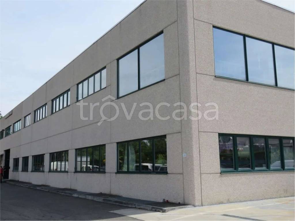 locale commerciale in vendita a Modena in zona Madonnina / Quattro Ville