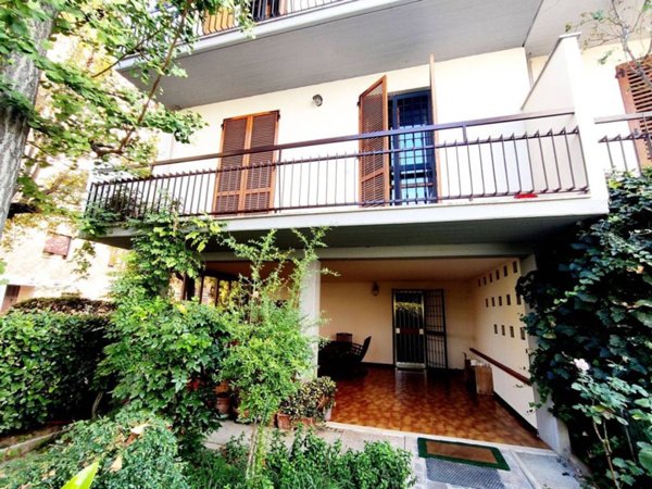 casa indipendente in vendita a Modena in zona Centro Storico