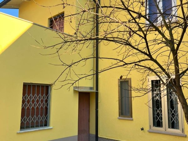 casa indipendente in vendita a Modena in zona San Lazzaro / Modena Est