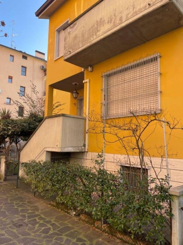 casa indipendente in vendita a Modena in zona San Cataldo