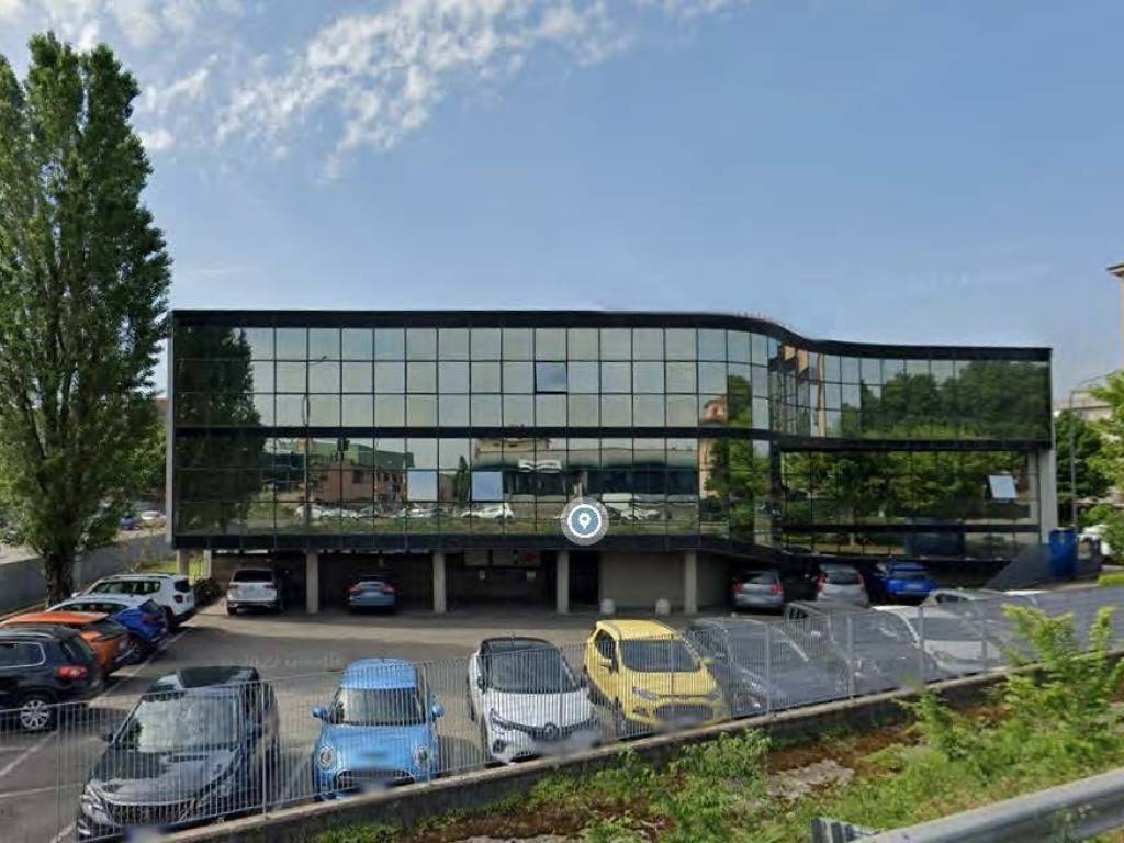 ufficio in vendita a Modena in zona Villanova