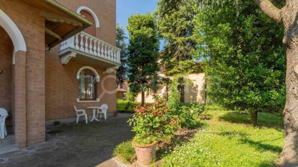 casa indipendente in vendita a Modena in zona Lesignana