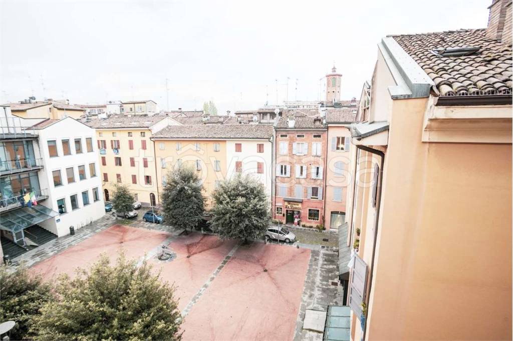appartamento in vendita a Modena in zona Centro Storico