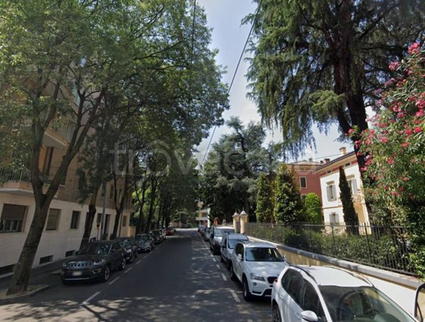 appartamento in vendita a Modena in zona Amendola
