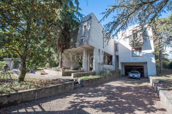 casa indipendente in vendita a Modena in zona San Faustino