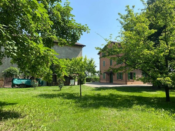 casa indipendente in vendita a Modena in zona Villanova