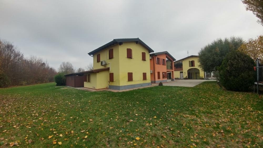 casa indipendente in vendita a Modena in zona Villanova