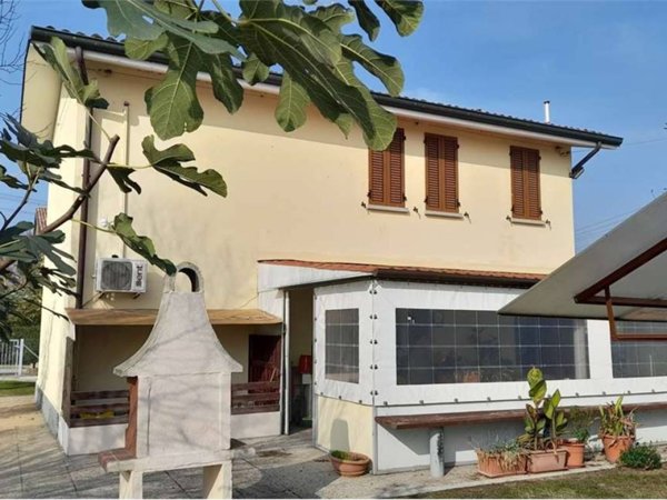 casa indipendente in vendita a Modena in zona Crocetta
