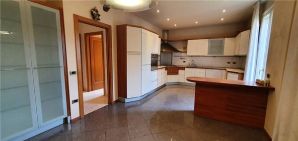 casa indipendente in vendita a Modena in zona San Faustino