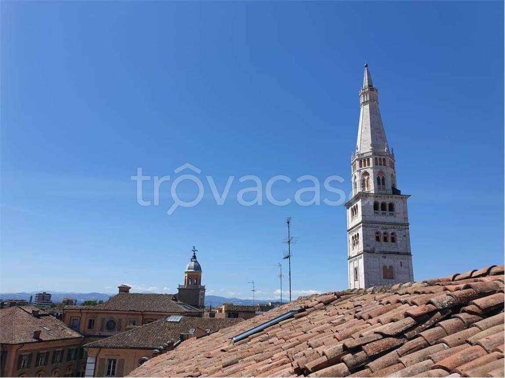 appartamento in vendita a Modena in zona Centro Storico