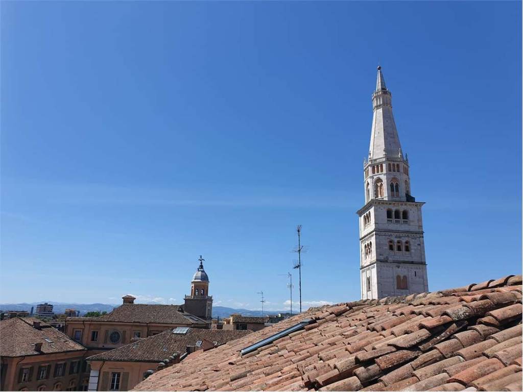 appartamento in vendita a Modena in zona Centro Storico