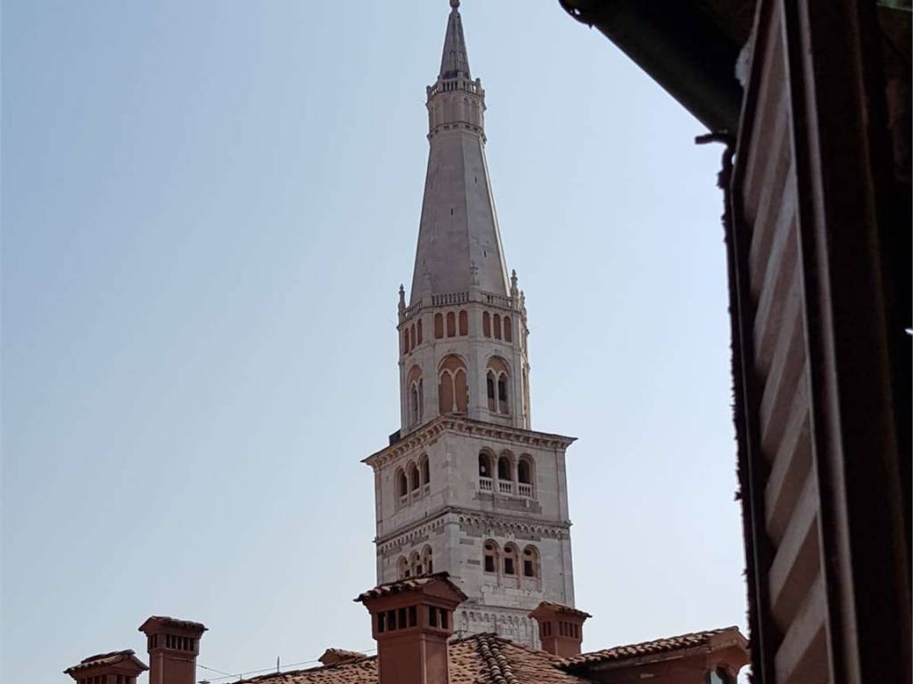appartamento in vendita a Modena in zona Centro Storico