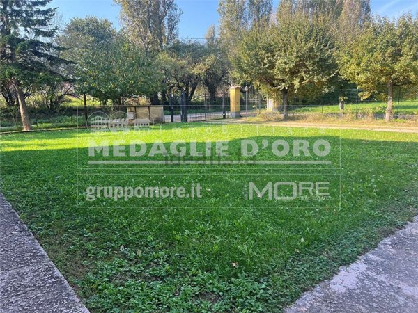 casale in vendita a Modena in zona Madonnina / Quattro Ville