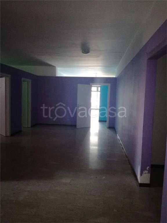negozio in vendita a Modena in zona Amendola