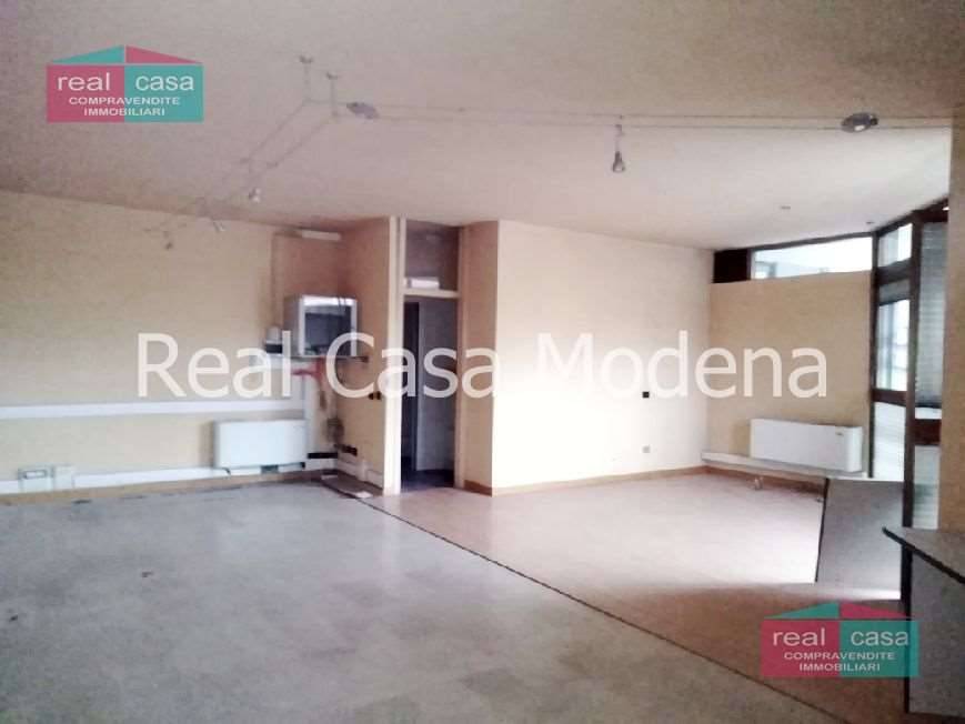 ufficio in vendita a Modena in zona San Faustino
