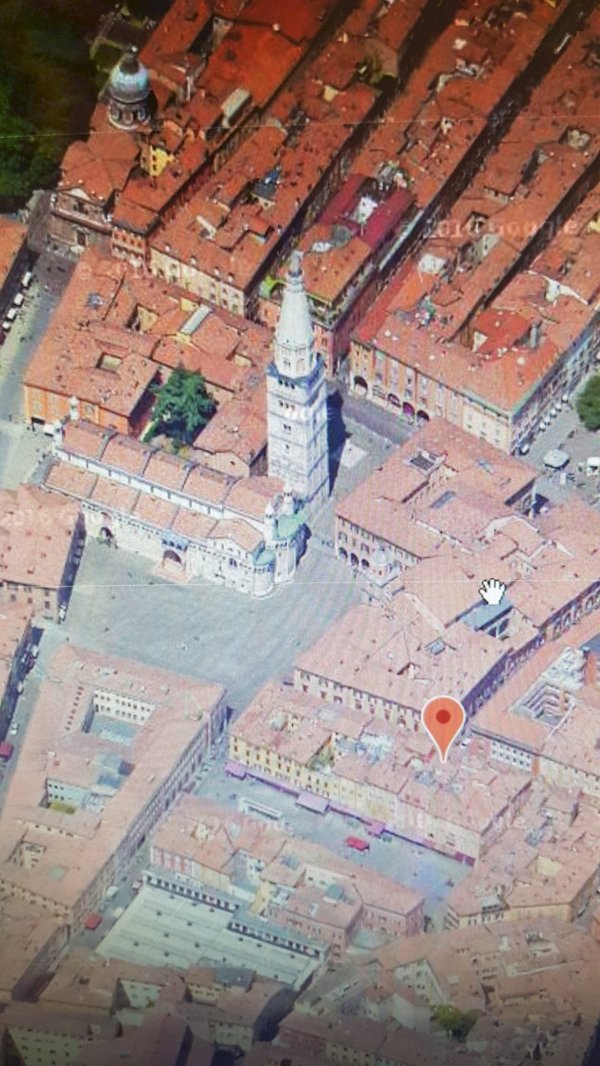 negozio in vendita a Modena in zona Centro Storico