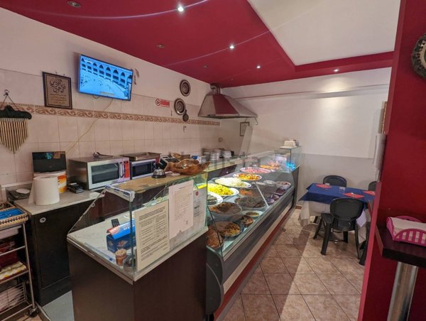 locale commerciale in vendita a Modena in zona Centro Storico