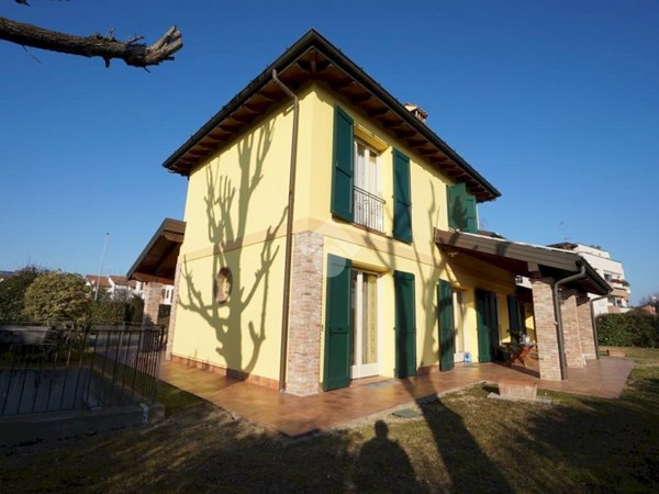 casa indipendente in vendita a Modena in zona Cognento