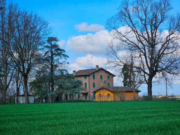 casa indipendente in vendita a Modena in zona Ganaceto