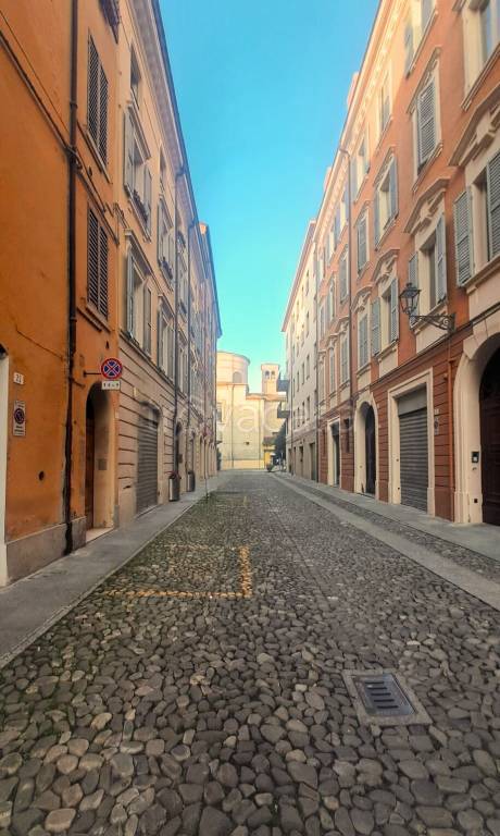 appartamento in vendita a Modena in zona Centro Storico