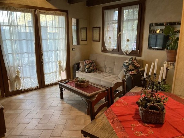 casa indipendente in vendita a Modena in zona Madonnina / Quattro Ville