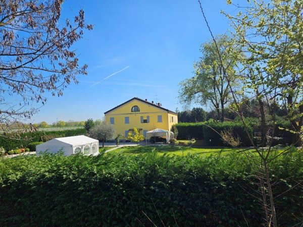 casa indipendente in vendita a Modena in zona Lesignana