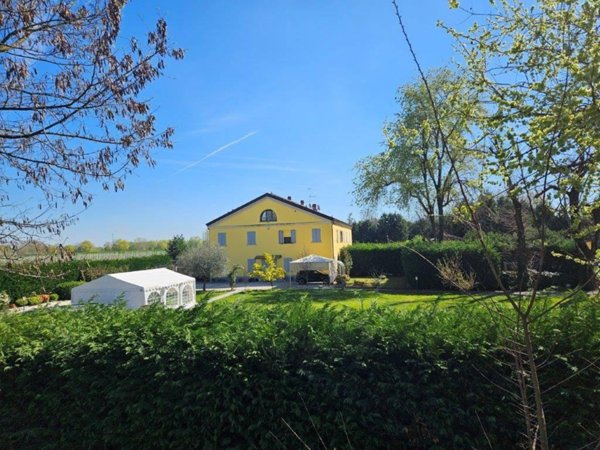 casa indipendente in vendita a Modena in zona Lesignana