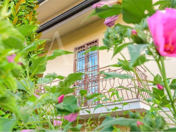 casa indipendente in vendita a Modena in zona Cittanova