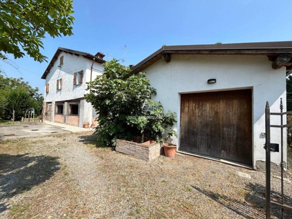 casa indipendente in vendita a Modena in zona Ganaceto