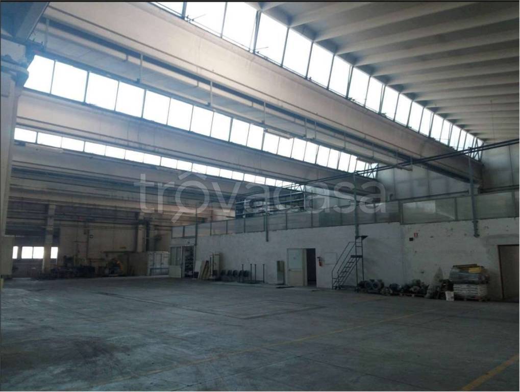 locale commerciale in vendita a Modena in zona San Lazzaro / Modena Est