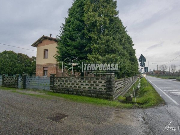 appartamento in vendita a Modena in zona Madonnina / Quattro Ville