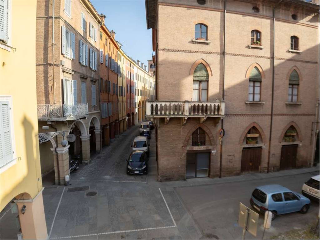 appartamento in vendita a Modena in zona Centro Storico