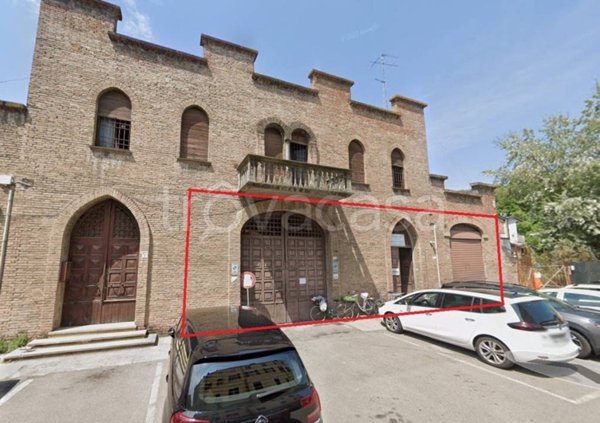locale commerciale in vendita a Modena in zona Crocetta