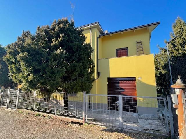 casa indipendente in vendita a Modena in zona San Lazzaro / Modena Est